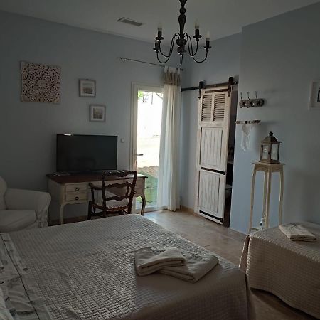 Les Olivades Bed and Breakfast Magalas Eksteriør billede